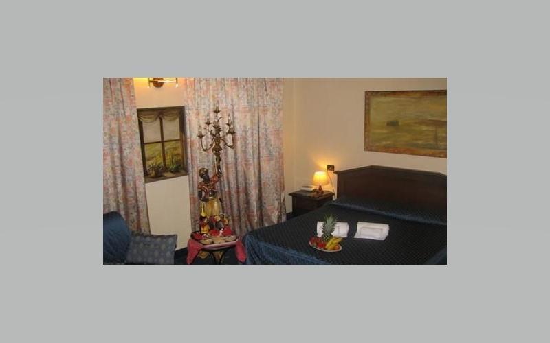 Hotell Enza 2*