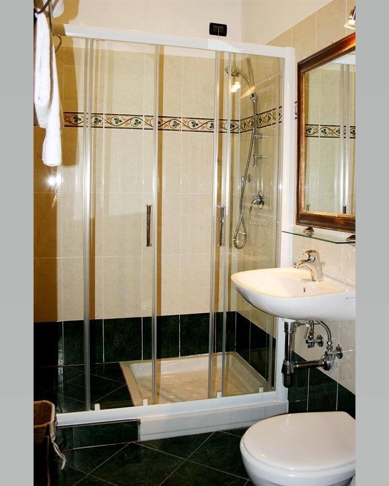 Enza Hotell