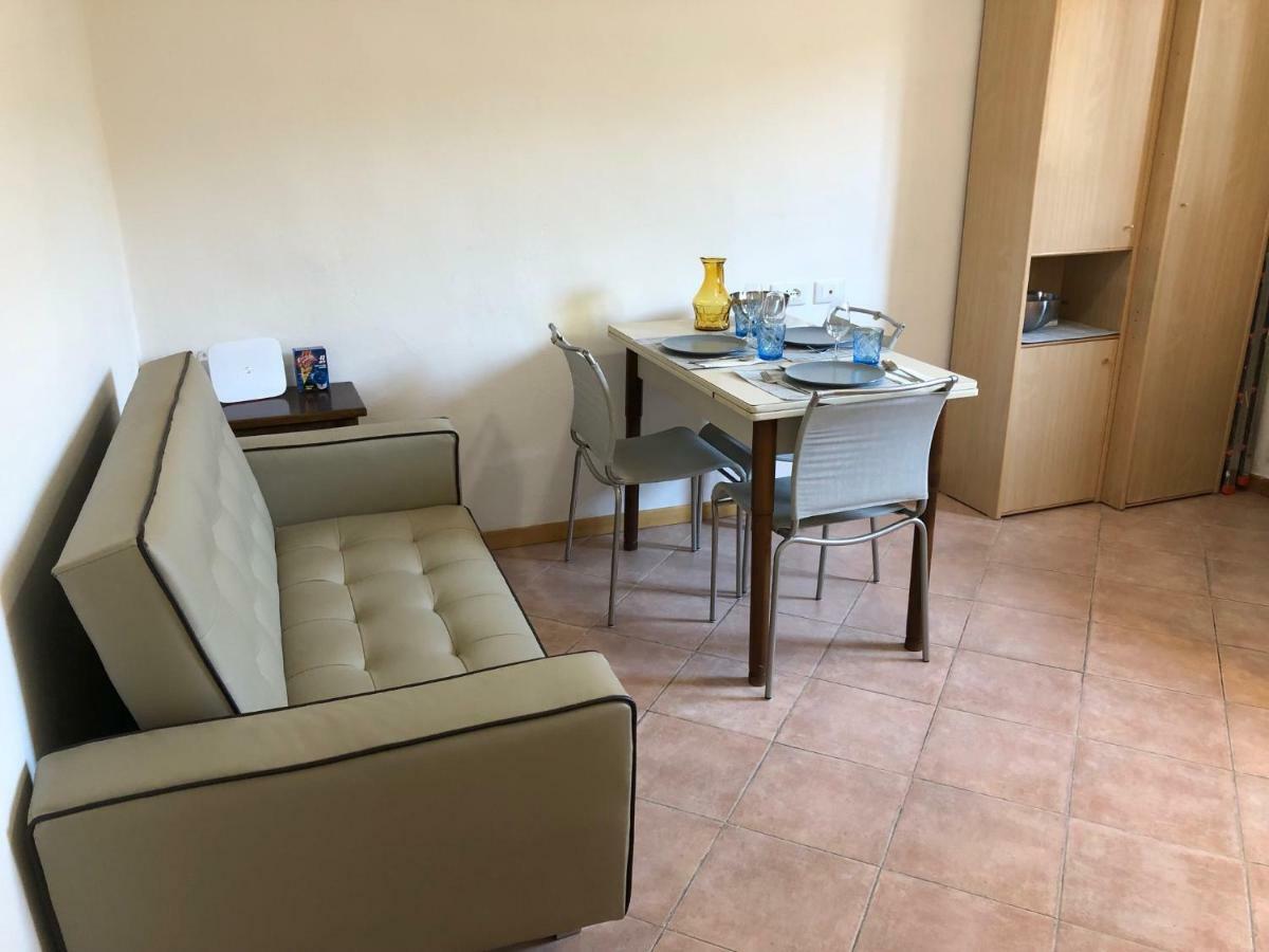 Piaggione Apt, Galante In Lejlighed *