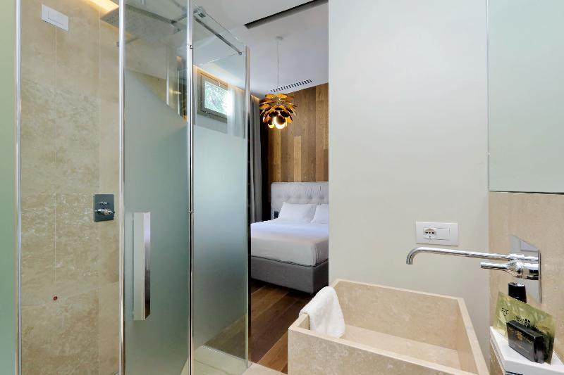 Numa Aparthotel 4*