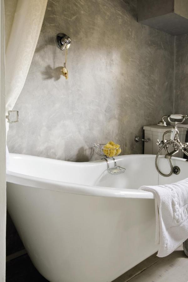 White By Mmega * Florence