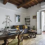Oltrarno Modern Apartment In Florence
