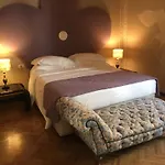 Porcellino Gallery Art Boutique BB