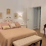 Luxury Art Apartment In Florence