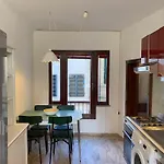 Cozy Apartment With Access To Garden