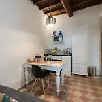 F6 - Santa Croce One Bedroom Flat For 2 Or 3 Guests