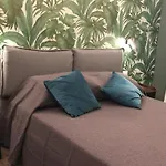Jungle suite mood behind Piazza Signoria