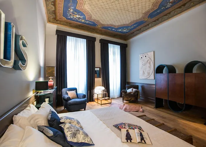 Soprarno Suites