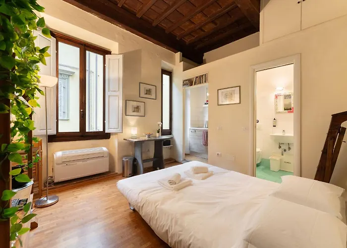 Via Benedetta, 13 - Florence Charming Apartments - Florentine Gem Steps From Station - Prime Spot!