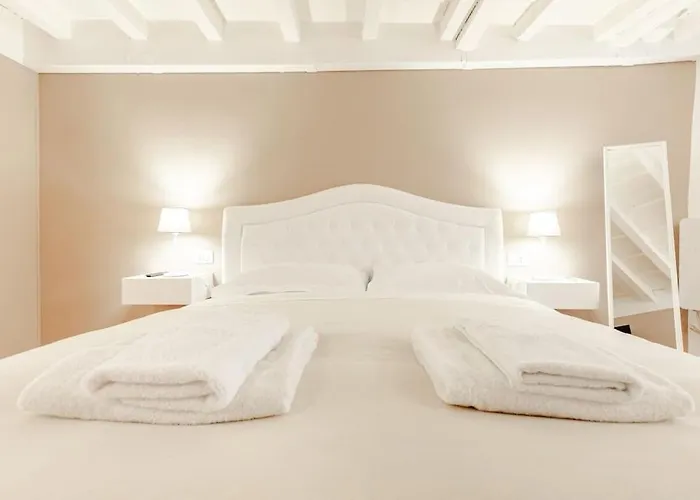 Amazing First Floor Apartment In Piazza Santa Croce Firenze