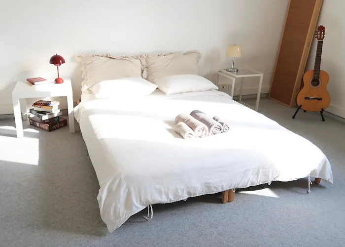 Bright And Spacious Esthers Room H