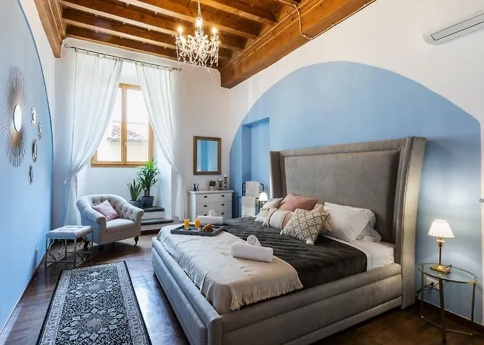 Historic Center Palace - Huge 4 Bedrooms Santa Croce Apartment - By Likehomeflorence