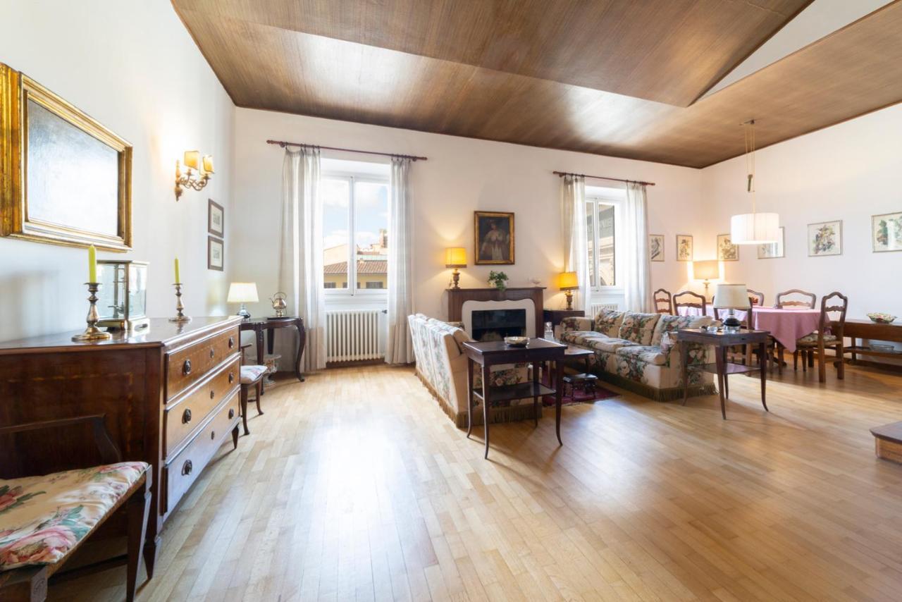 Lungarno Attic With Private Terrace And Lift Appartement