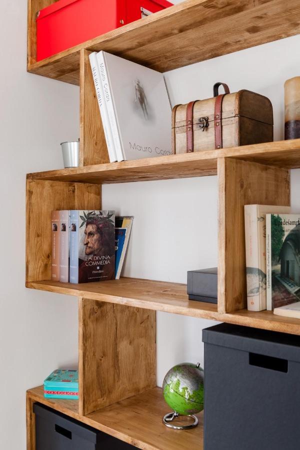 Open The Classic Wooden Shutters At A Cozy Nest Apartamento Florença