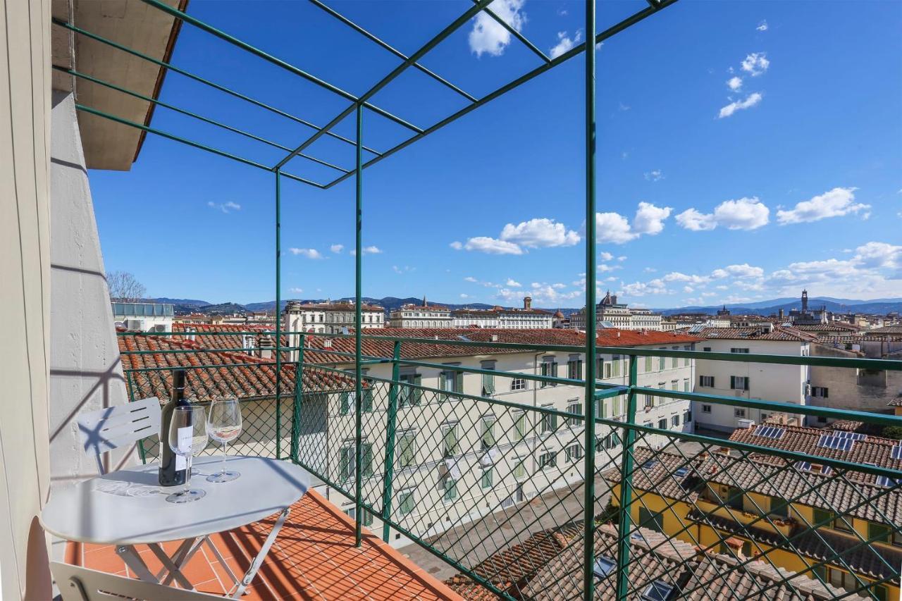 Penthouse With Big Terrace In Oltrarno Appartement