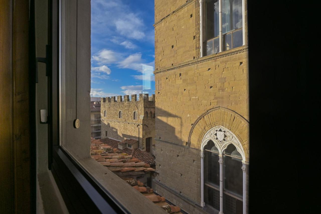 Via Lamberti, 3 - Charming - Charming And Historic 5th-floor Attic With Elevator In A Building At The Heart Of Vibrant Florence, Just A 2-minute Walk From Attractions Lejlighed *