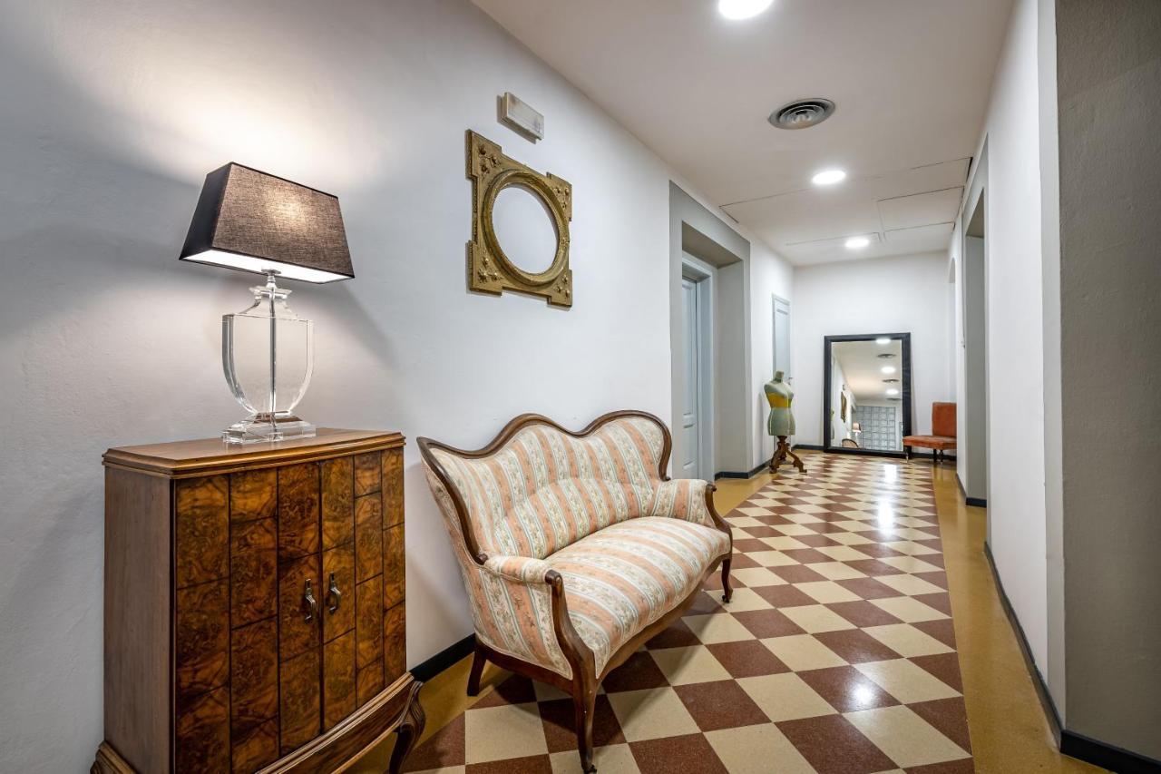 Yid Five Luxury Suites Apt With Secret Garden Leilighet *