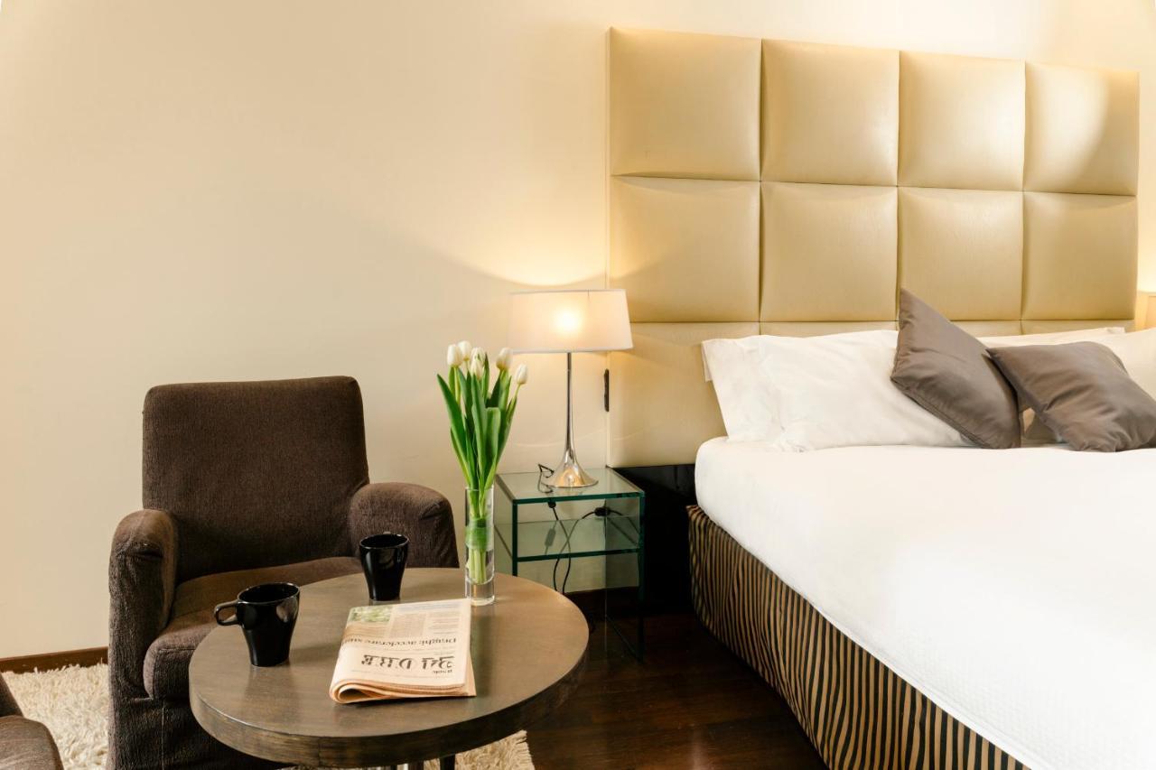Cosmopolitan 4*