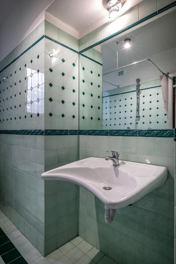 Yid Five Luxury Suites Apt With Secret Garden Leilighet