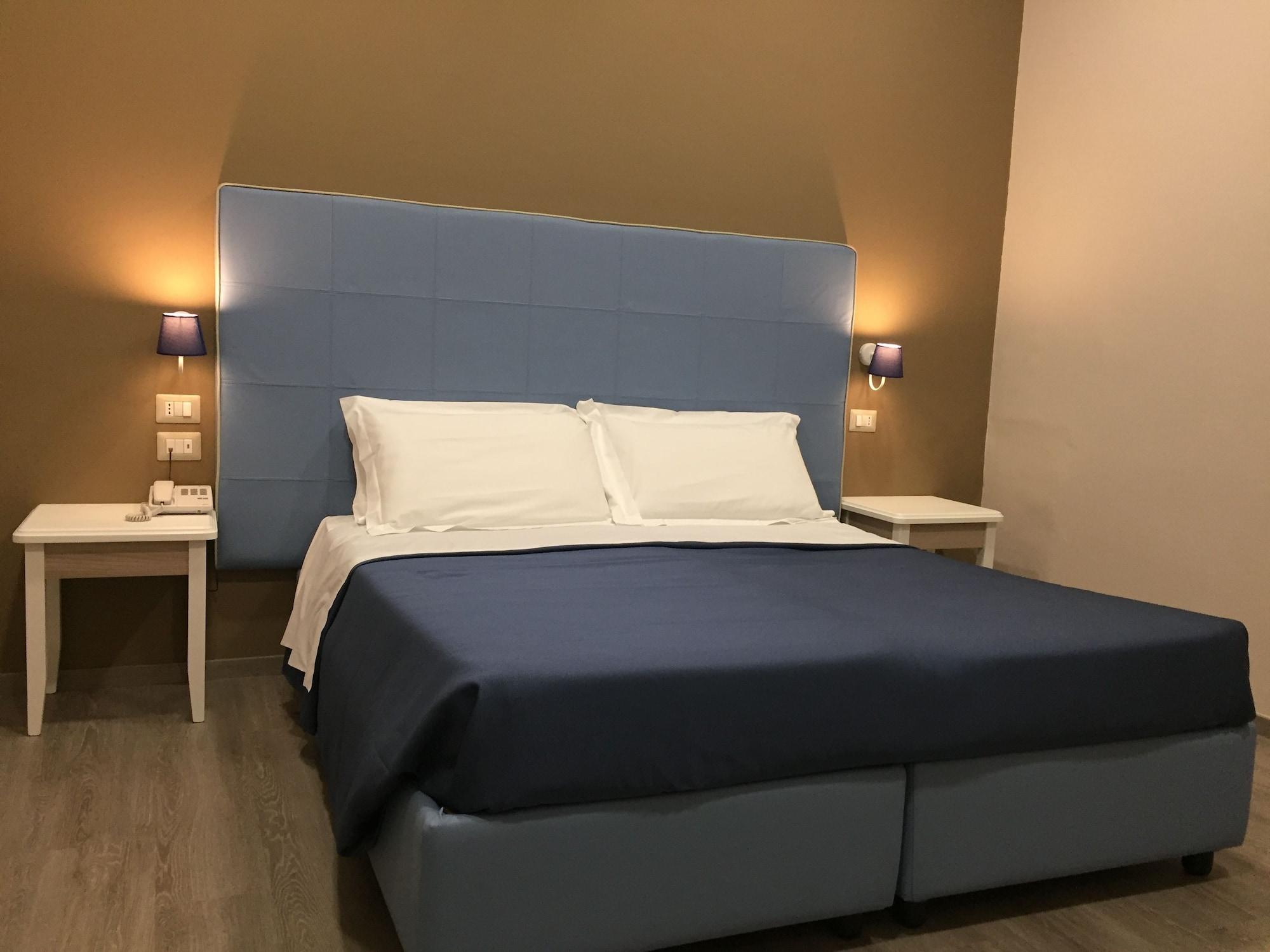 Hotel Magenta 3*