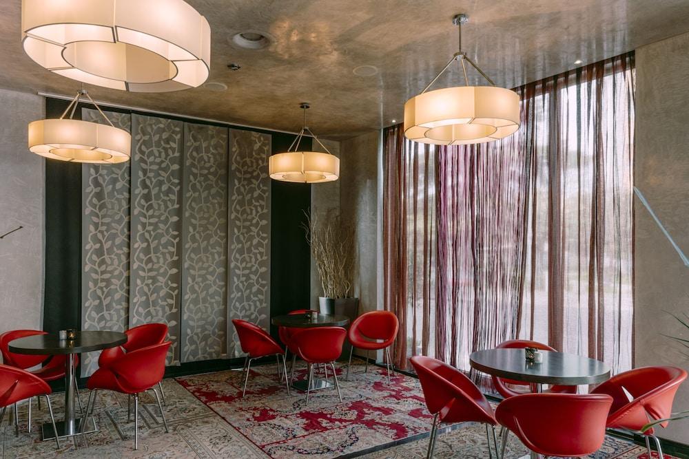 Cosmopolitan Hotel 4*