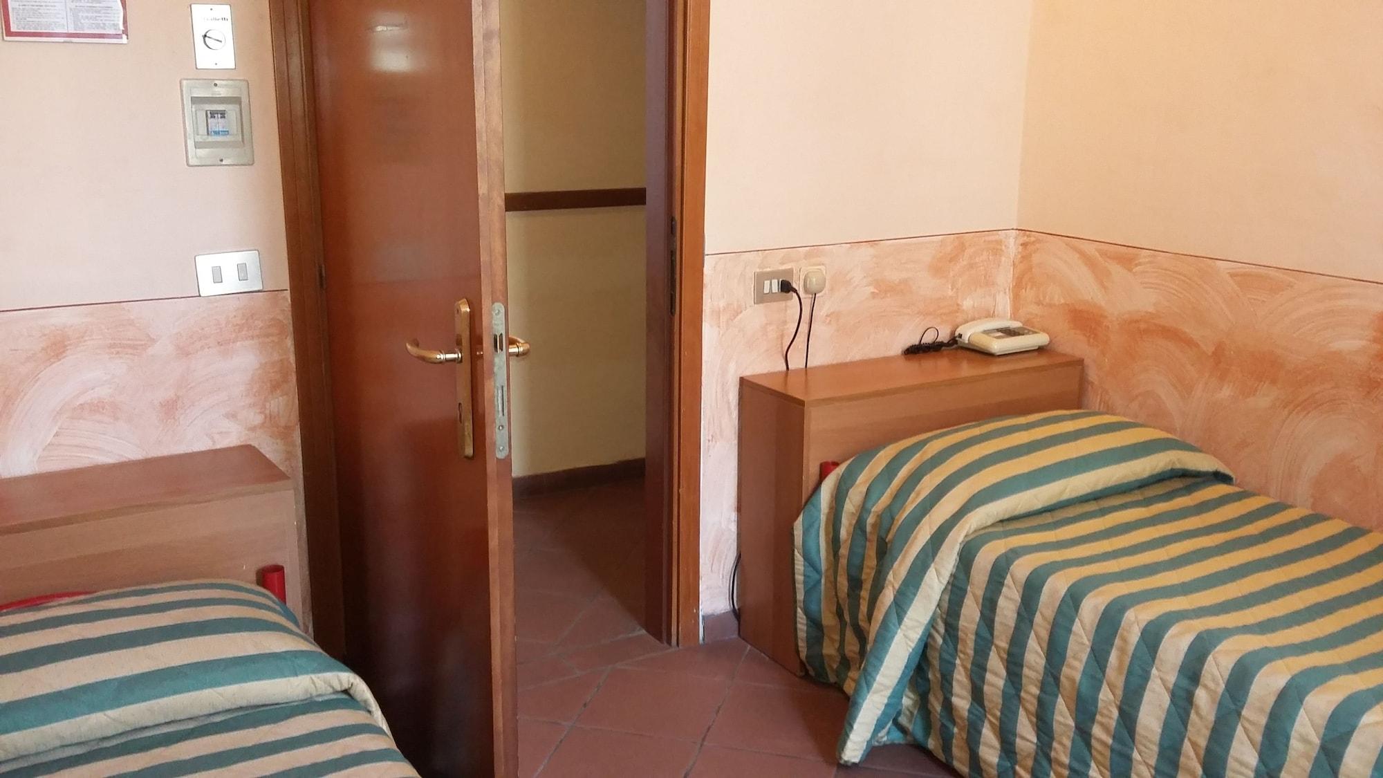 Hotel Monica 2*