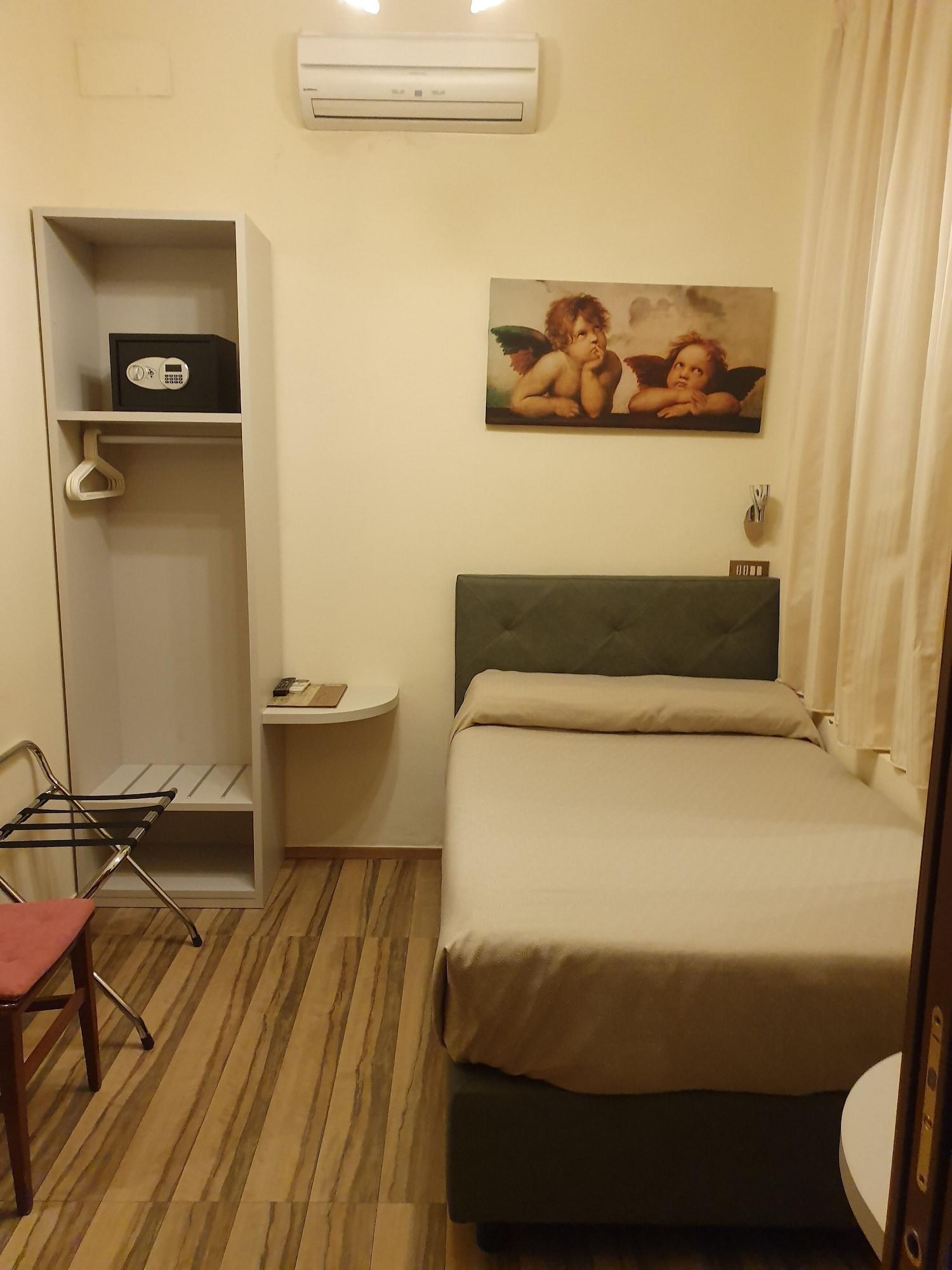 Ester Hotel
