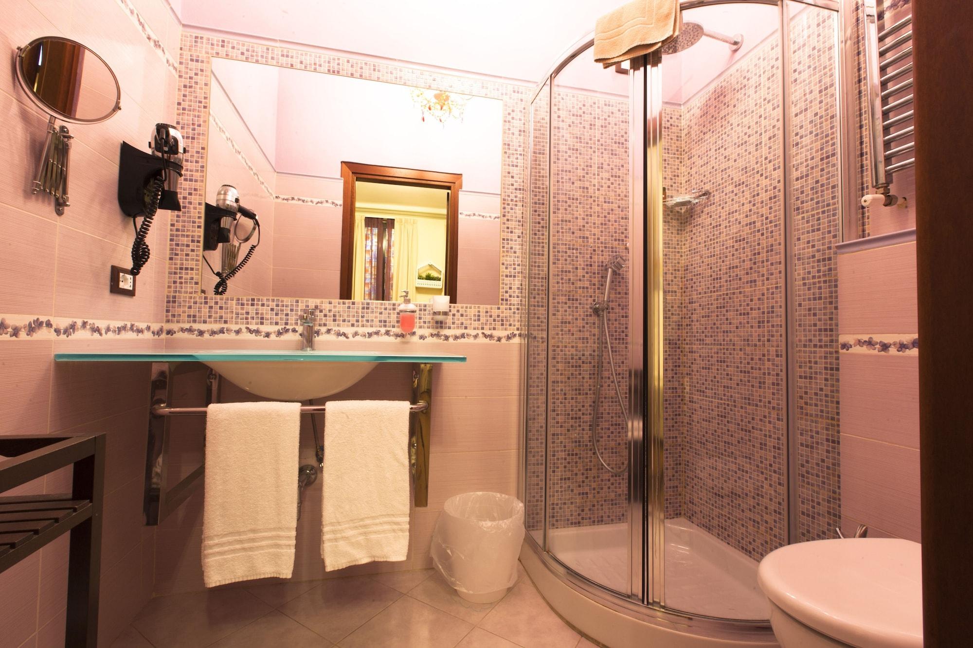 Ester Hotel 3*