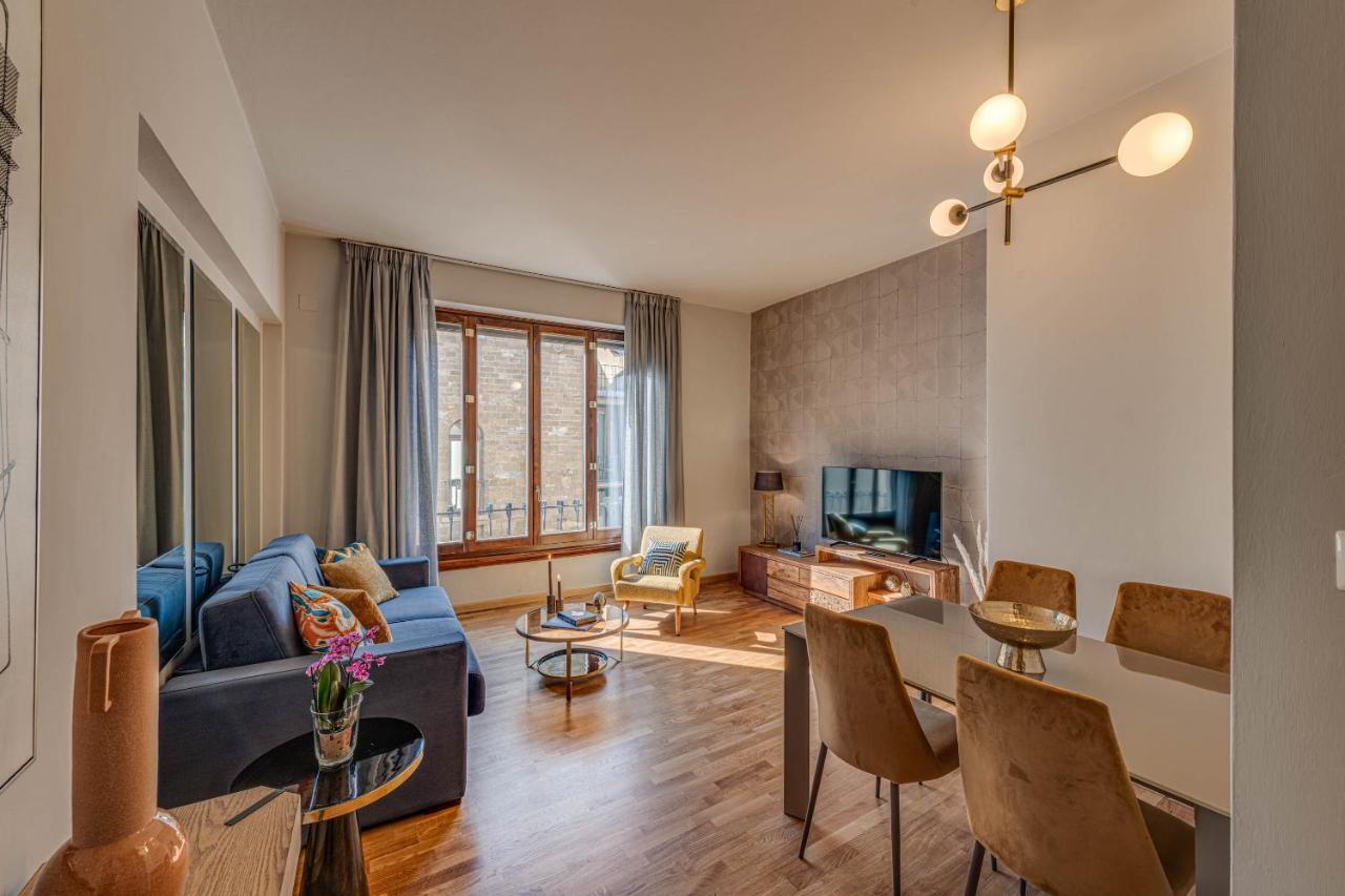 - Santo Stefano's Mirror Appartement