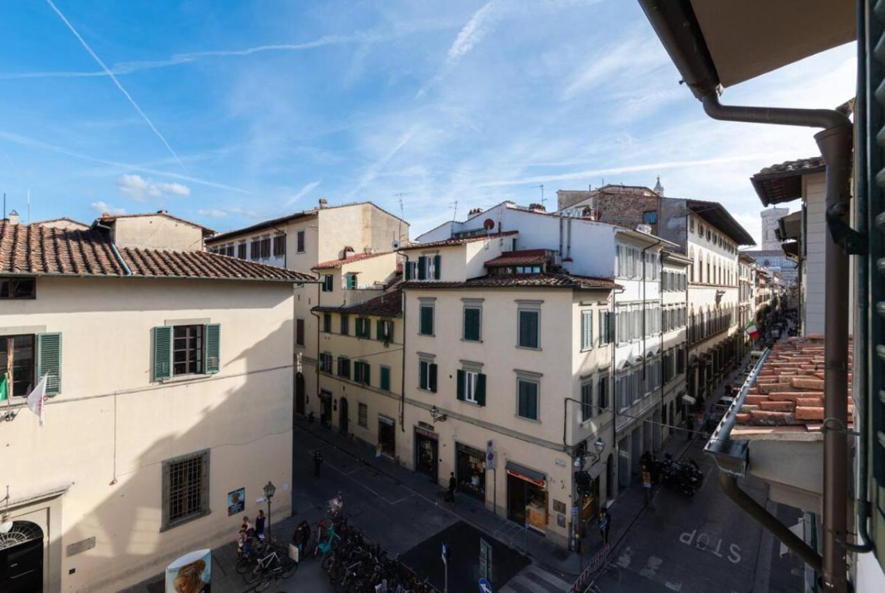 Via Ricasoli Apartment, Next To Accademia Apartamento Florença