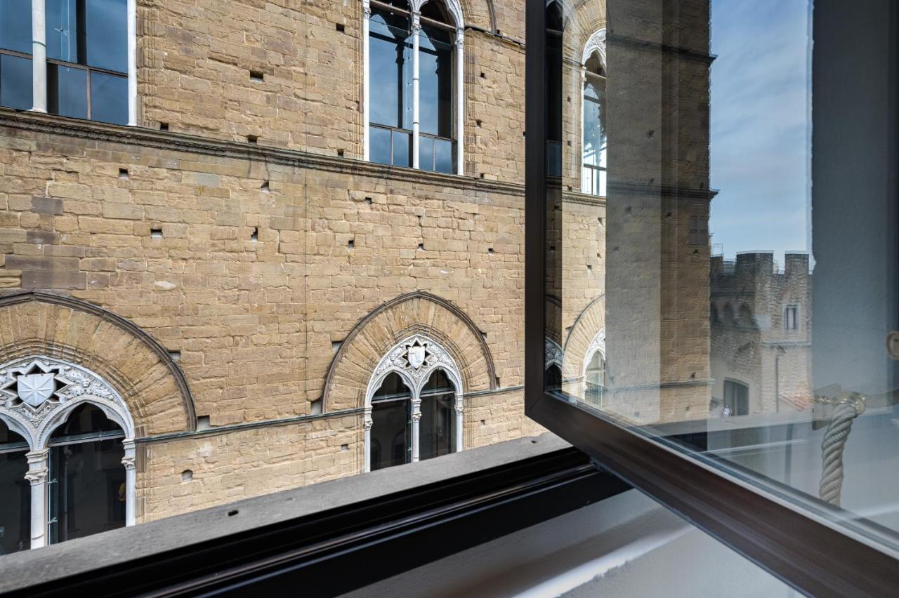 Via Lamberti, 3 - Charming - Charming And Historic 5th-floor Attic With Elevator In A Building At The Heart Of Vibrant Florence, Just A 2-minute Walk From Attractions Lejlighed
