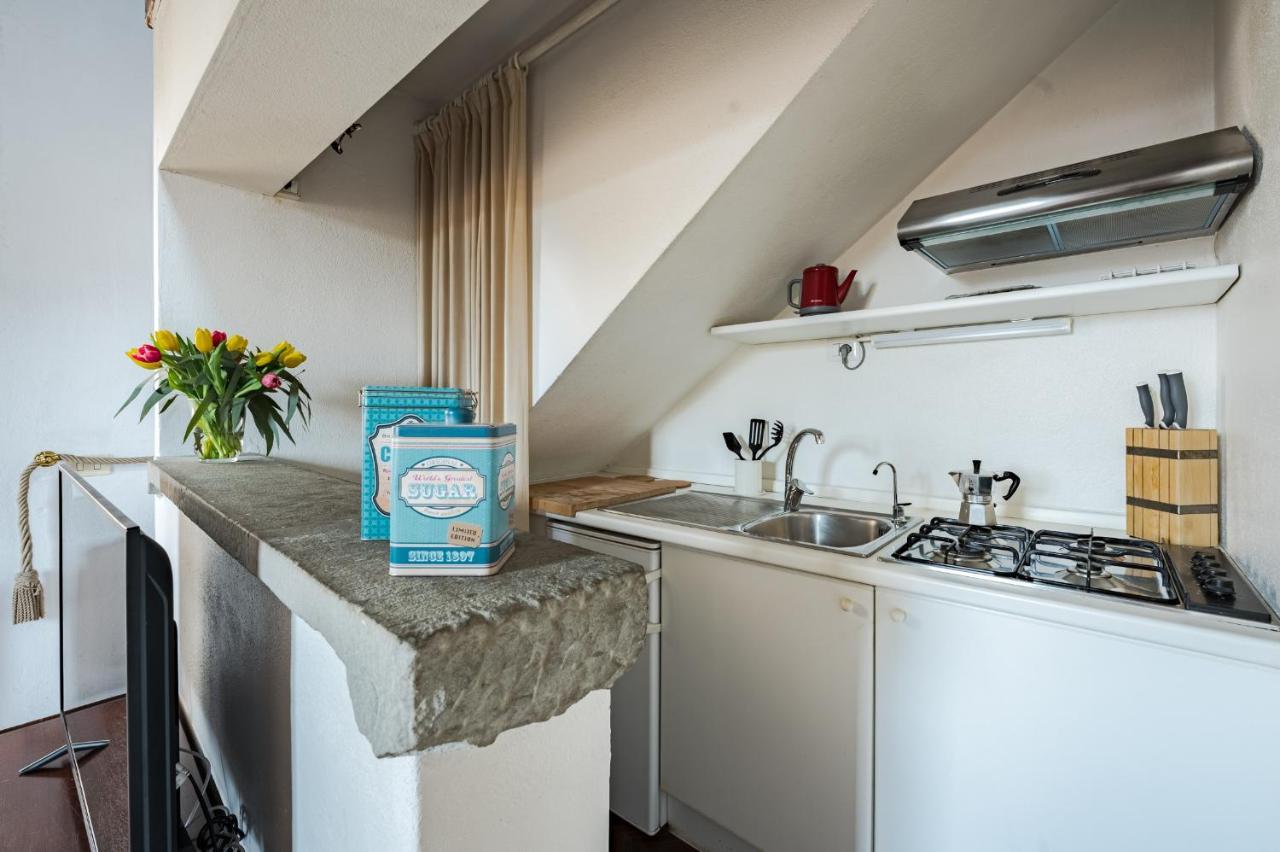 Lejlighed Via Lamberti, 3 - Charming - Charming And Historic 5th-floor Attic With Elevator In A Building At The Heart Of Vibrant Florence, Just A 2-minute Walk From Attractions Firenze
