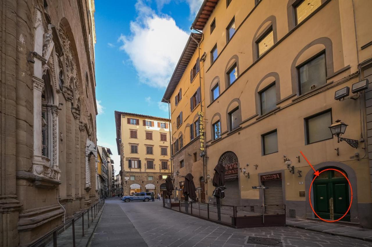 Lejlighed Via Lamberti, 3 - Charming - Charming And Historic 5th-floor Attic With Elevator In A Building At The Heart Of Vibrant Florence, Just A 2-minute Walk From Attractions Firenze