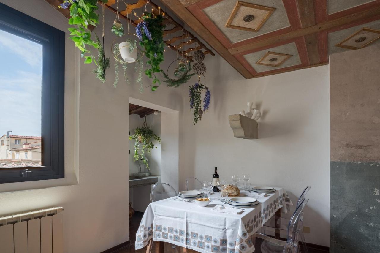 Lejlighed Via Lamberti, 3 - Charming - Charming And Historic 5th-floor Attic With Elevator In A Building At The Heart Of Vibrant Florence, Just A 2-minute Walk From Attractions