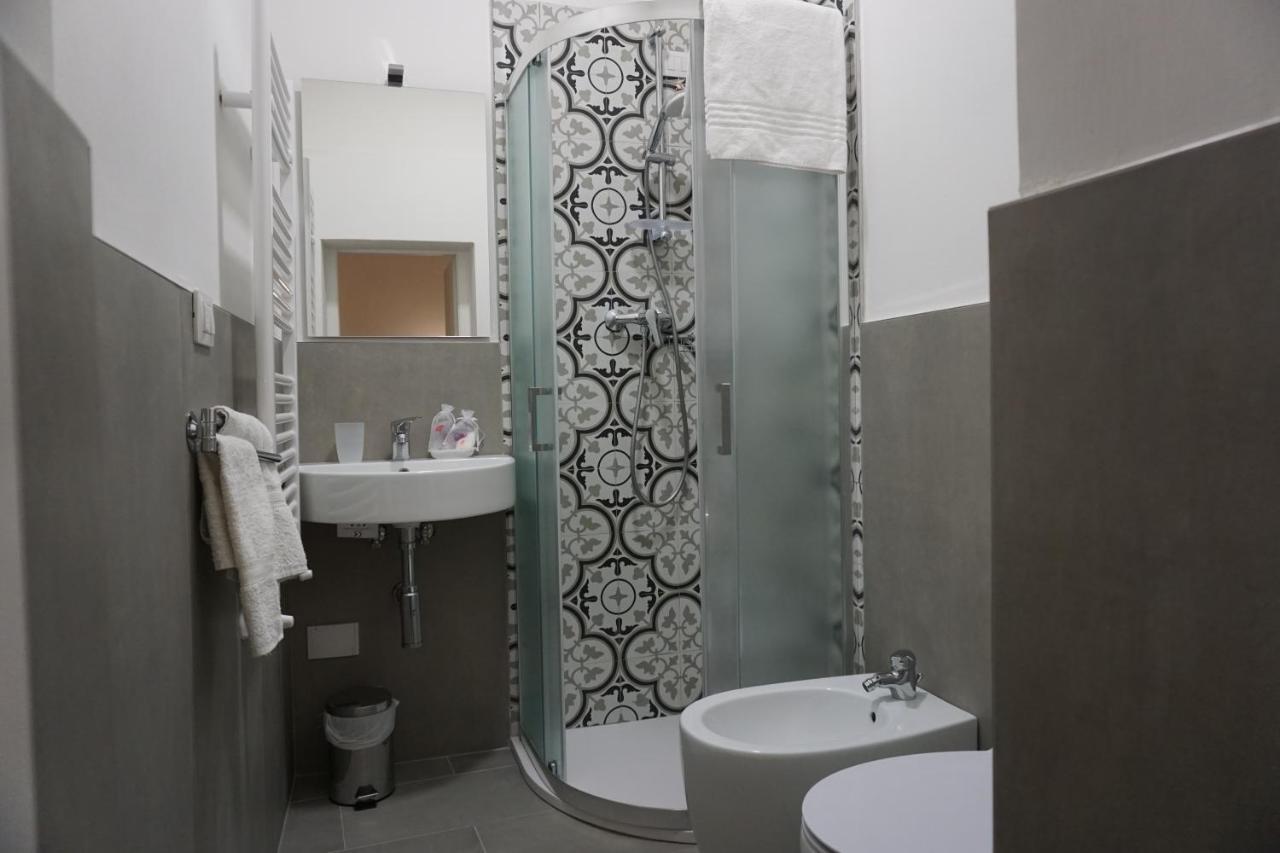 Holiday Rooms *