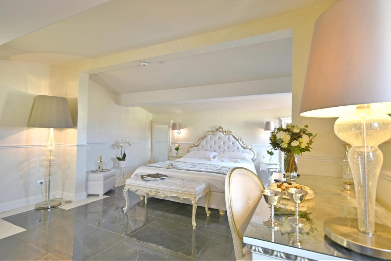 The Moon Boutique & Hotell