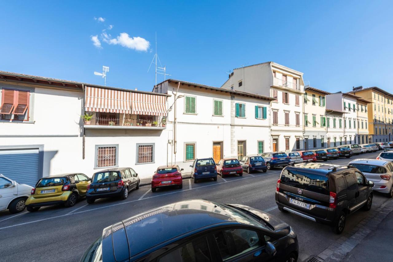 Apartamento Dimora San Frediano, Oltrarno's Gem With Patio Florença