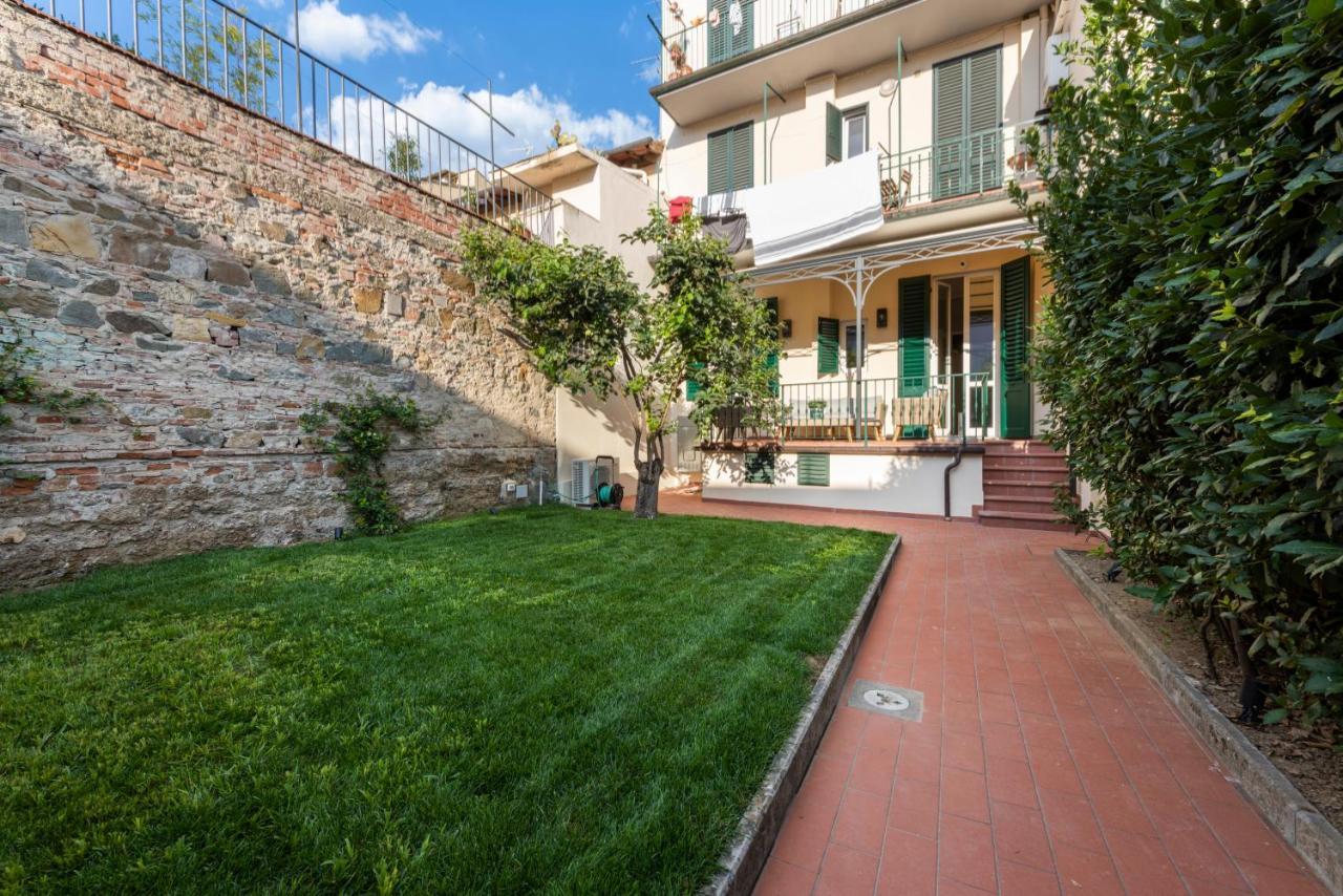 Apartamento Dimora San Frediano, Oltrarno's Gem With Patio Florença