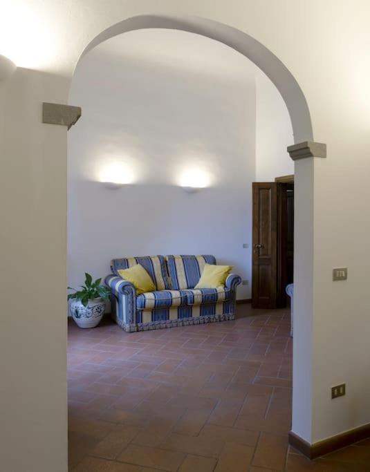 D/t Elegant & Spacious Flat 2' Walk Train Station * Florença