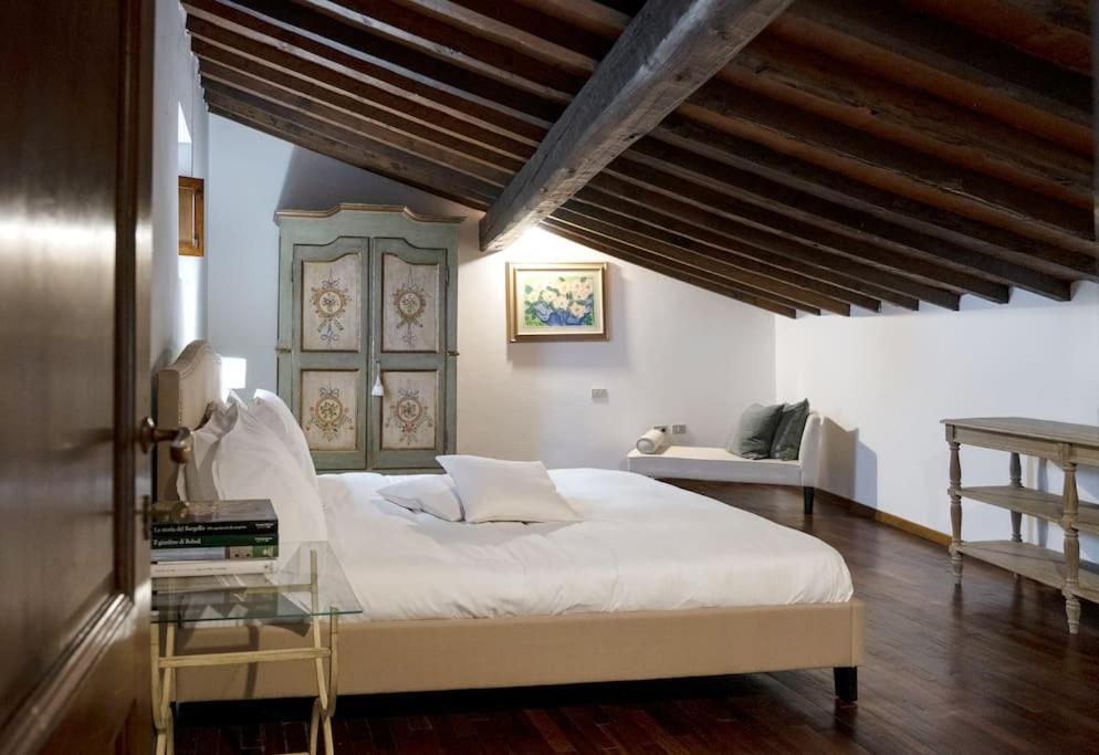 D/t Elegant & Spacious Flat 2' Walk Train Station Apartamento Florença