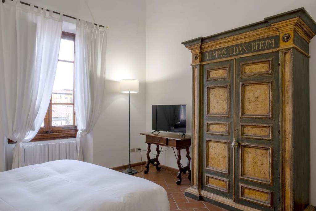 D/t Elegant & Spacious Flat 2' Walk Train Station * Florença