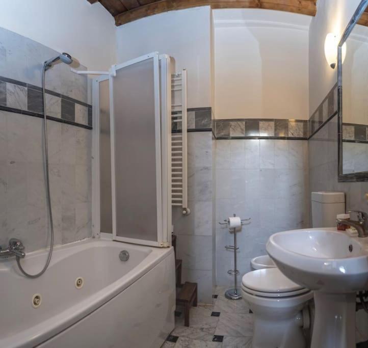 And Quiet Loft 5 Minutes Walk From The Duomo