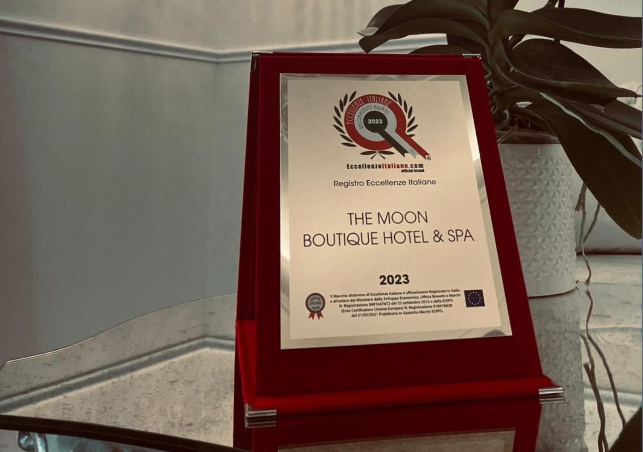 The Moon Boutique & Hotell