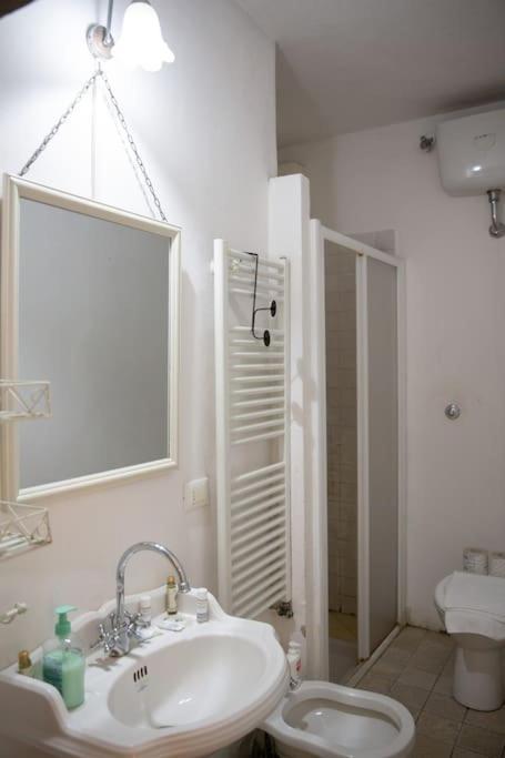 Elegant Outside Ztl & 10min From Center Lejlighed