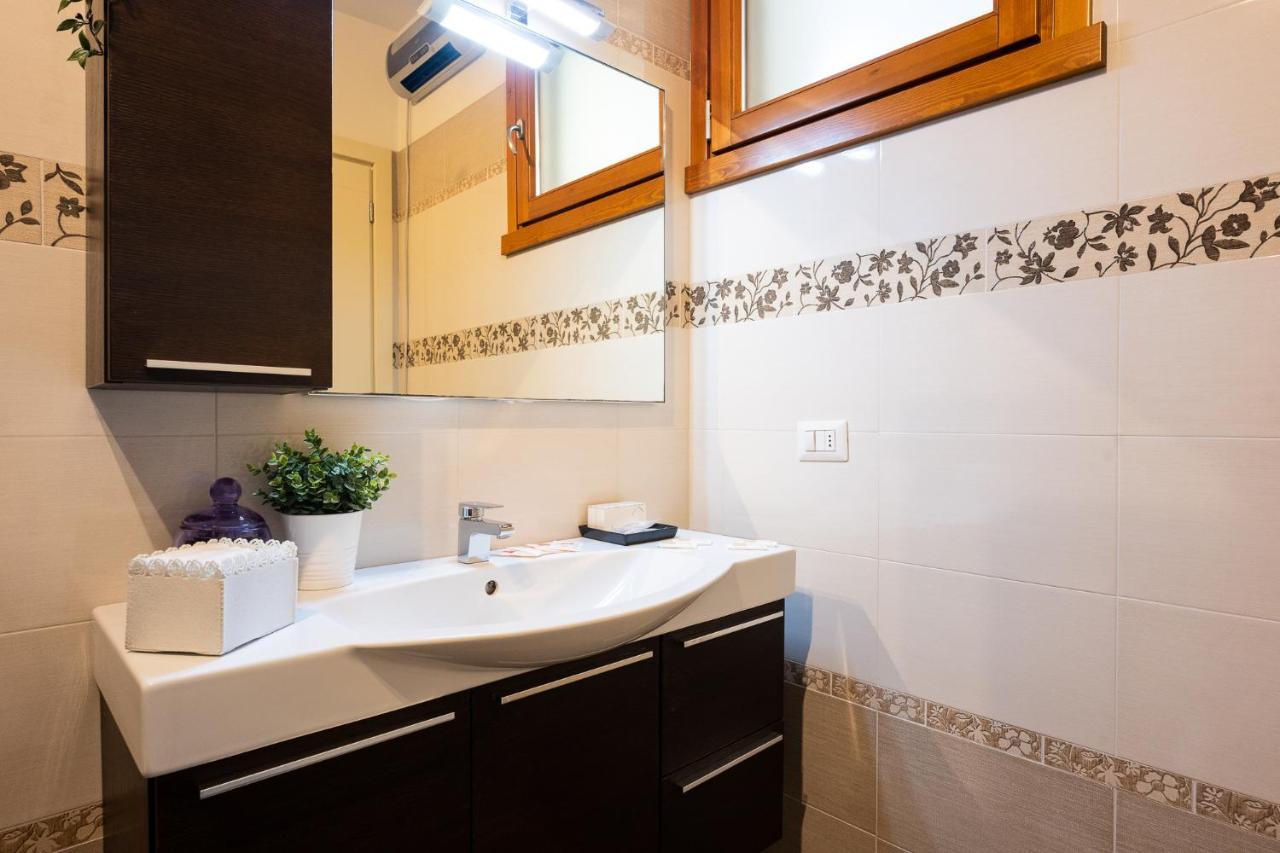 Elegant Location In - 2 Free Parking! *