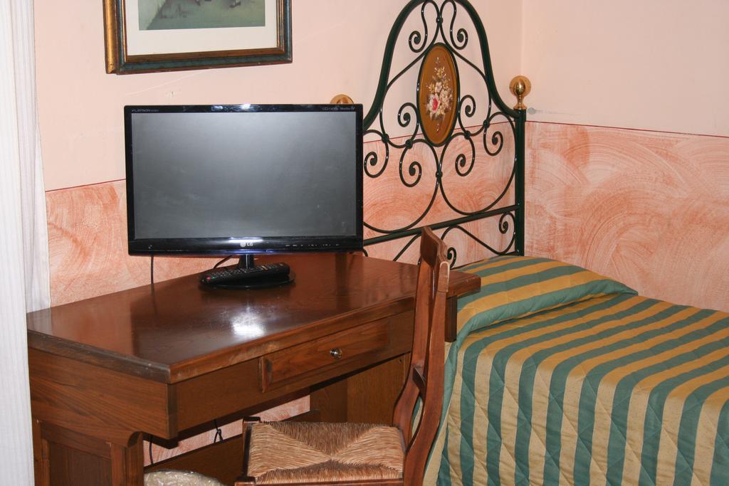 Hotel Monica 2*