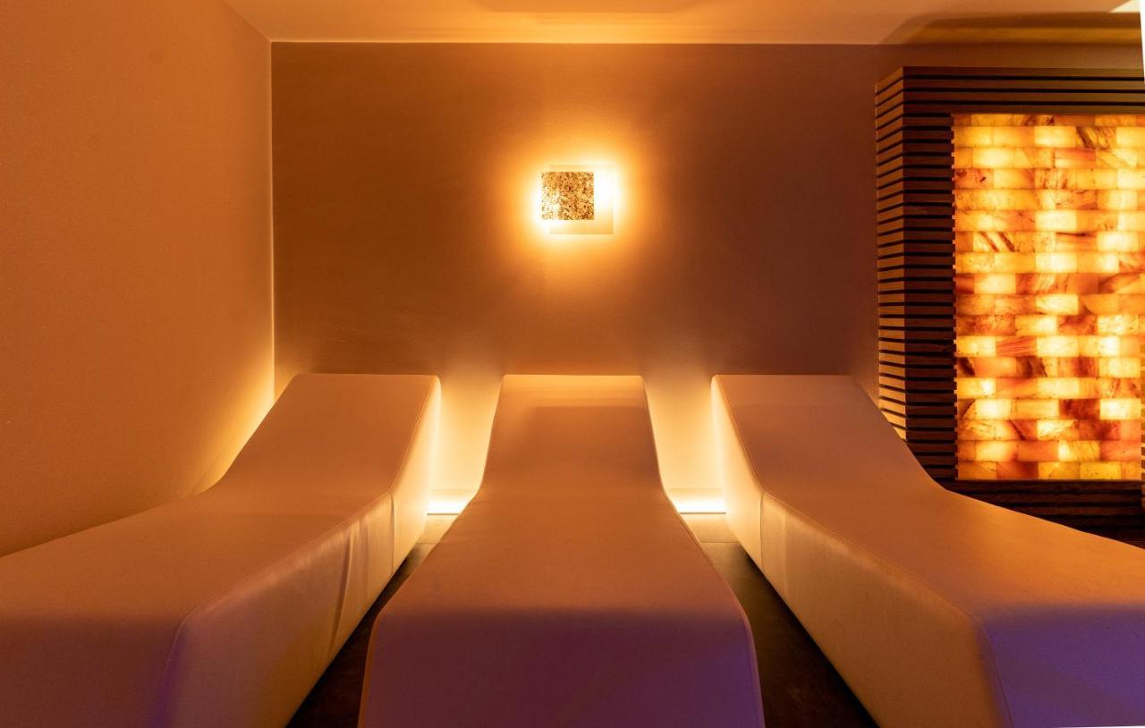 The Moon Boutique & Hotell