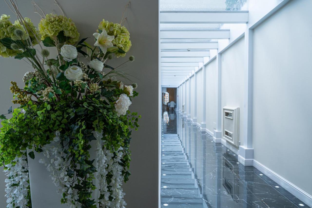 The Moon Boutique & Hotell
