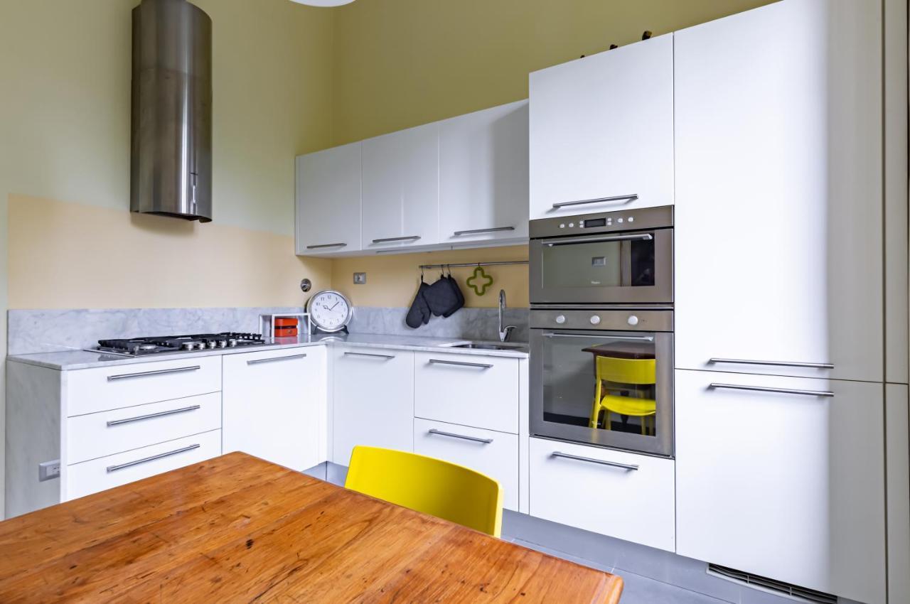 Stibbert & Statuto Elegant Flat With Balcony Apartment
