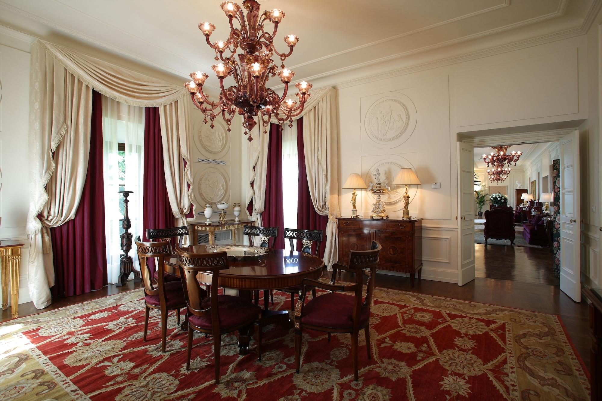 Hotel Four Seasons 5*